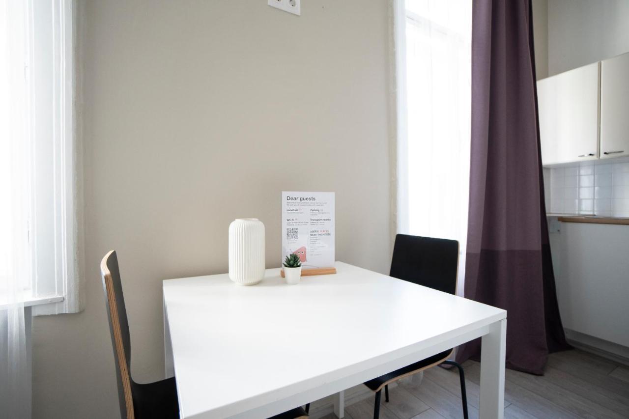Bright ,cozy , And Cute In Apartment *