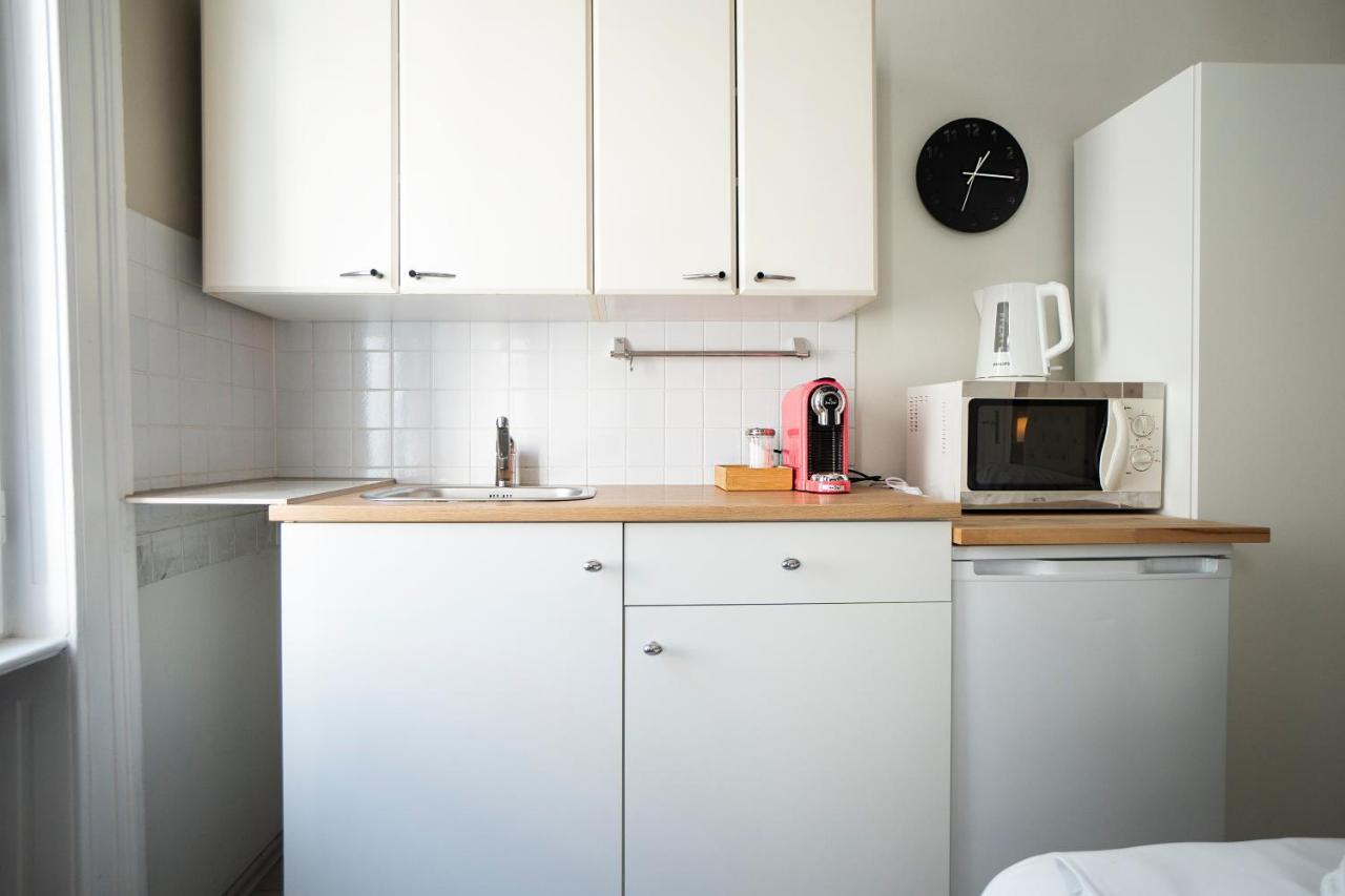 Bright ,cozy , And Cute In Apartment *